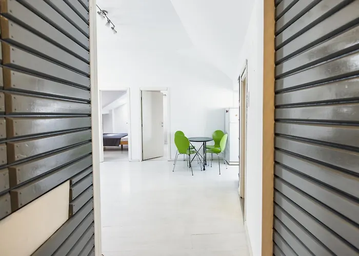 Sat Modern 2-Bedroom Loft In City Center