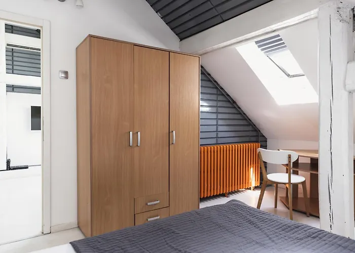 Sat Modern 2-Bedroom Loft In City Center