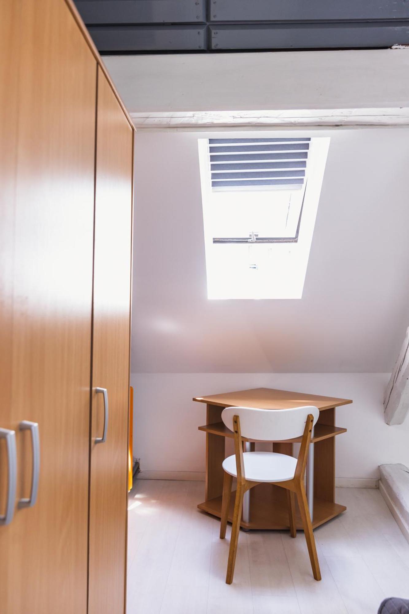 Sat Modern 2-bedroom Loft In Center *