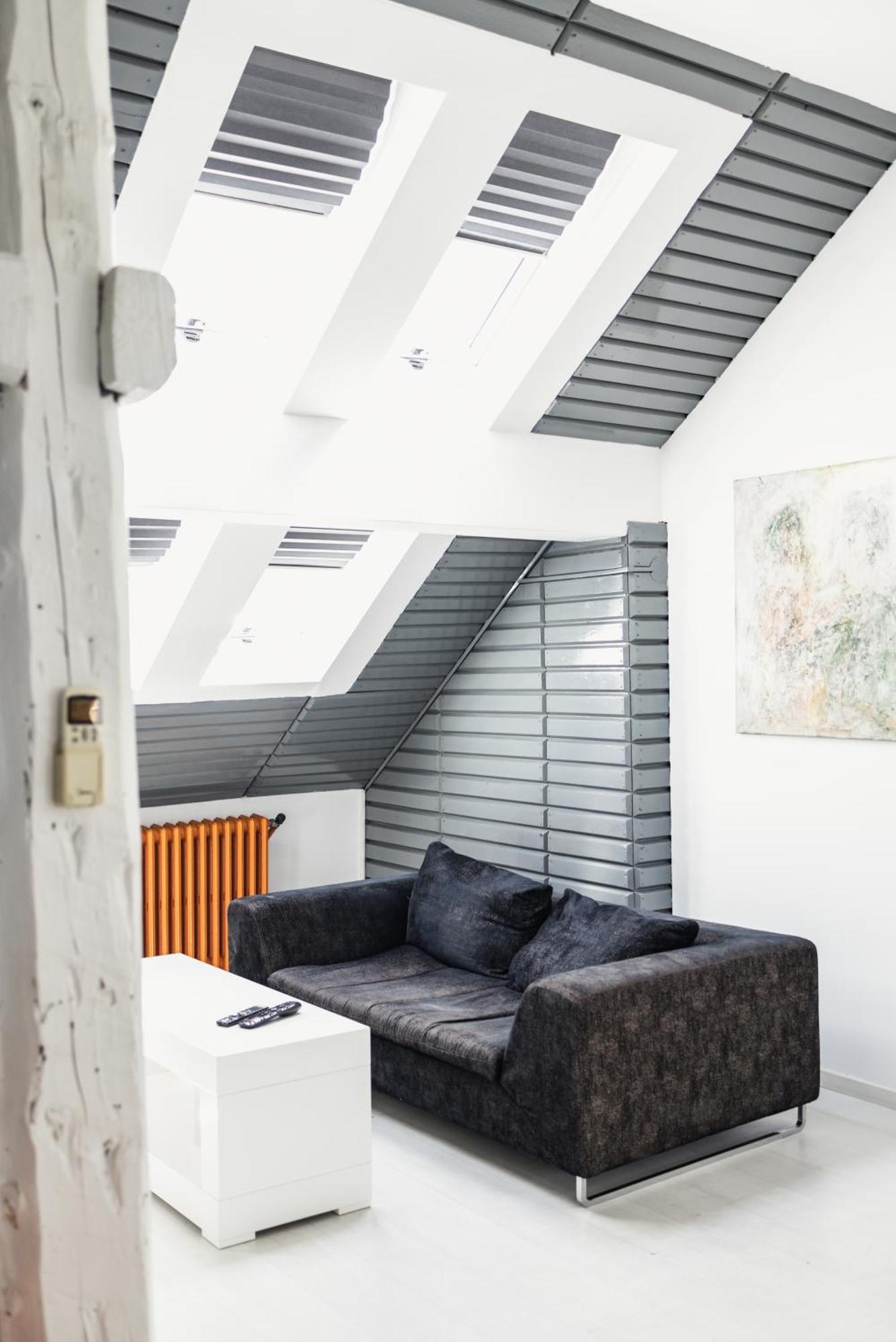 Sat Modern 2-bedroom Loft In Center