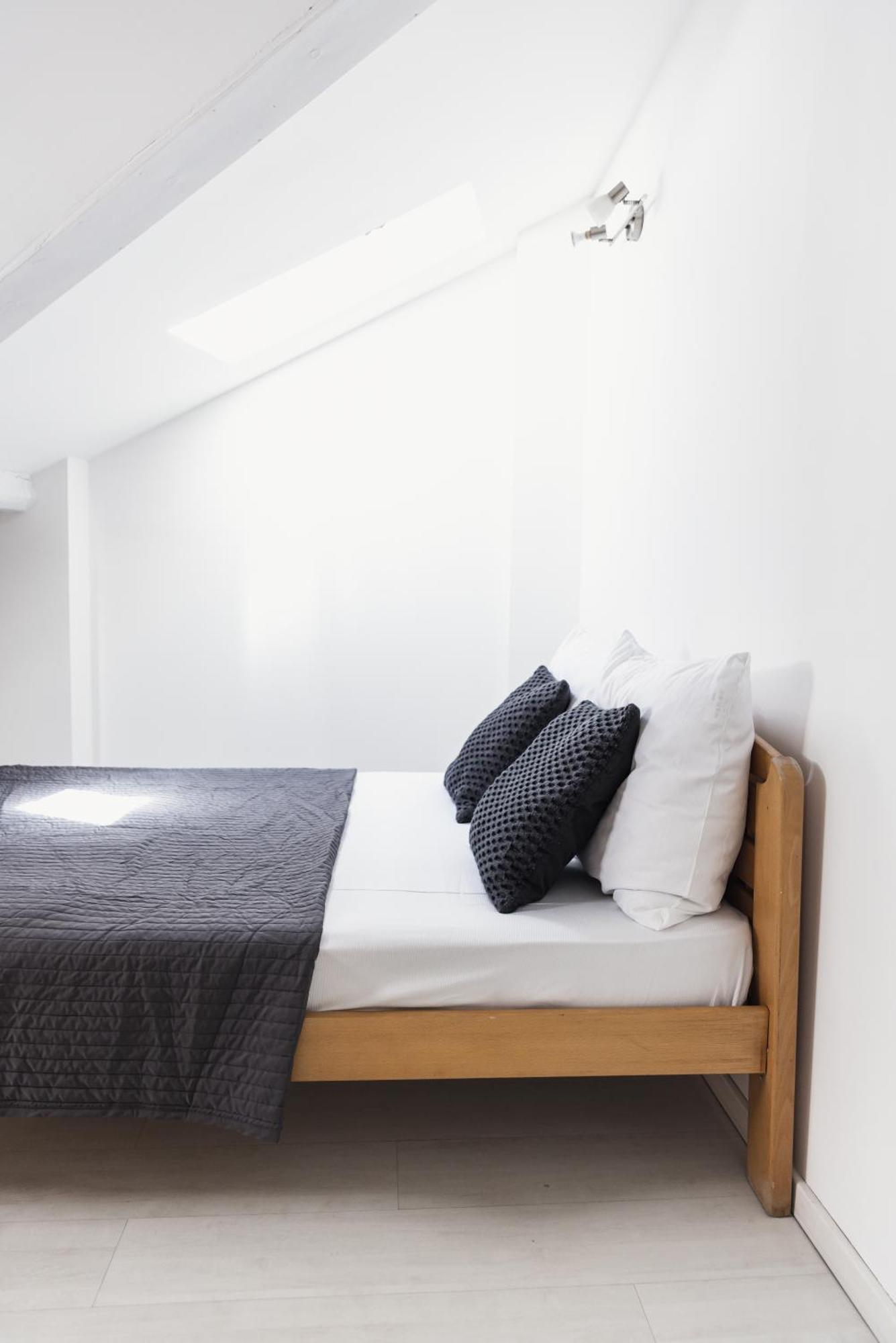 Sat Modern 2-bedroom Loft In Center *