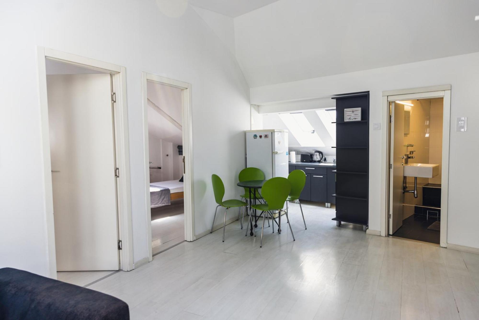 Sat Modern 2-bedroom Loft In Center Belgrad