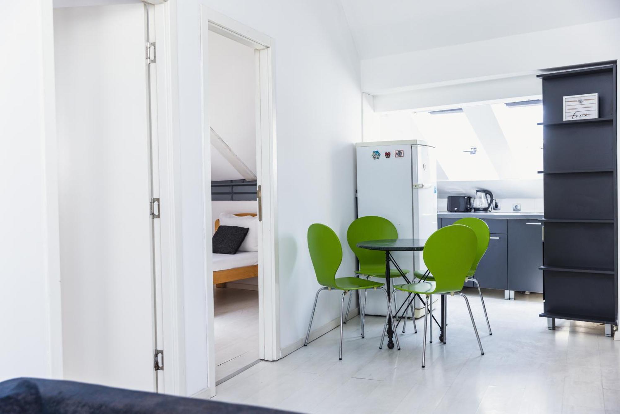 Sat Modern 2-bedroom Loft In Center