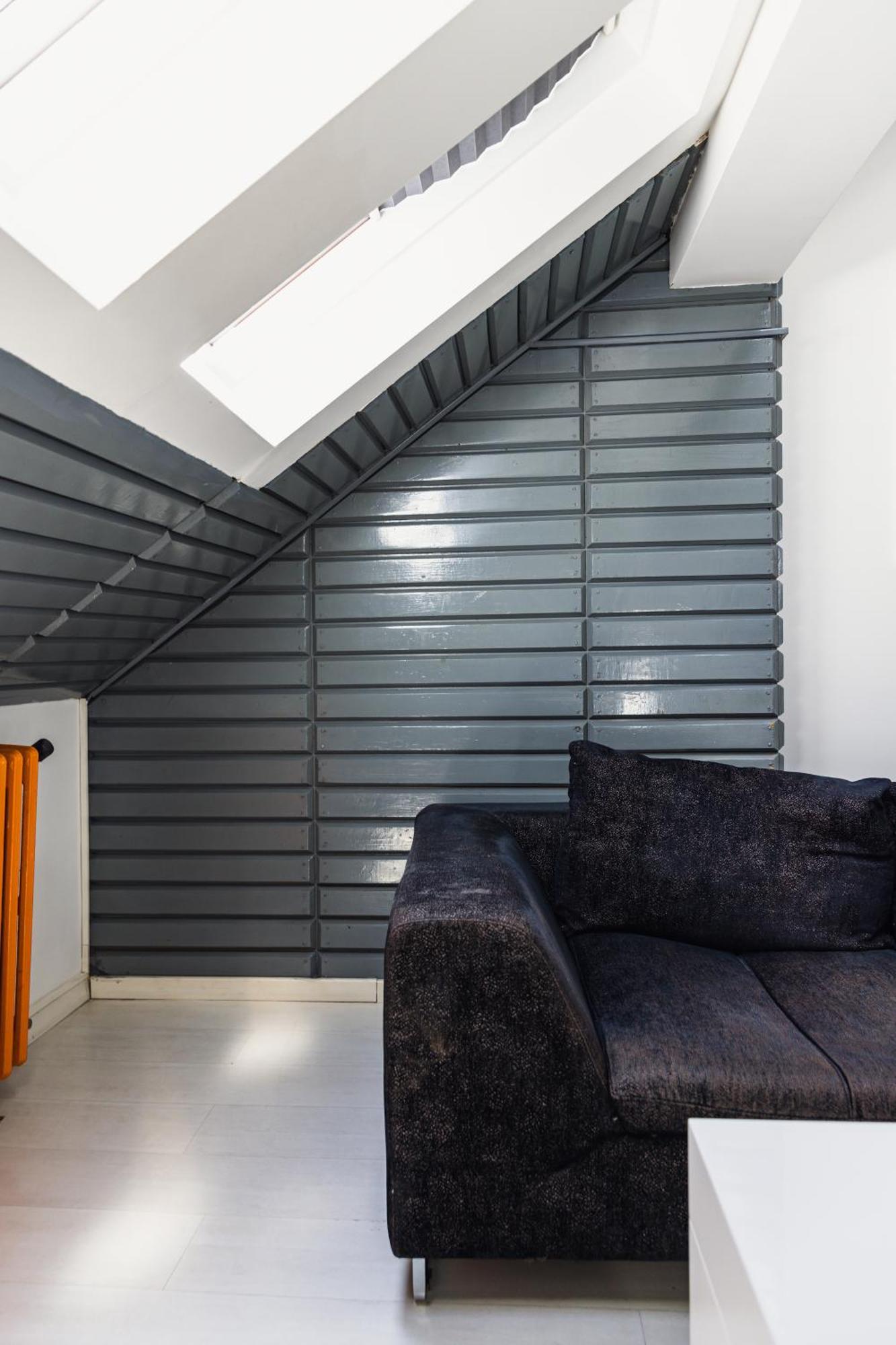 Sat Modern 2-bedroom Loft In Center Lägenhet