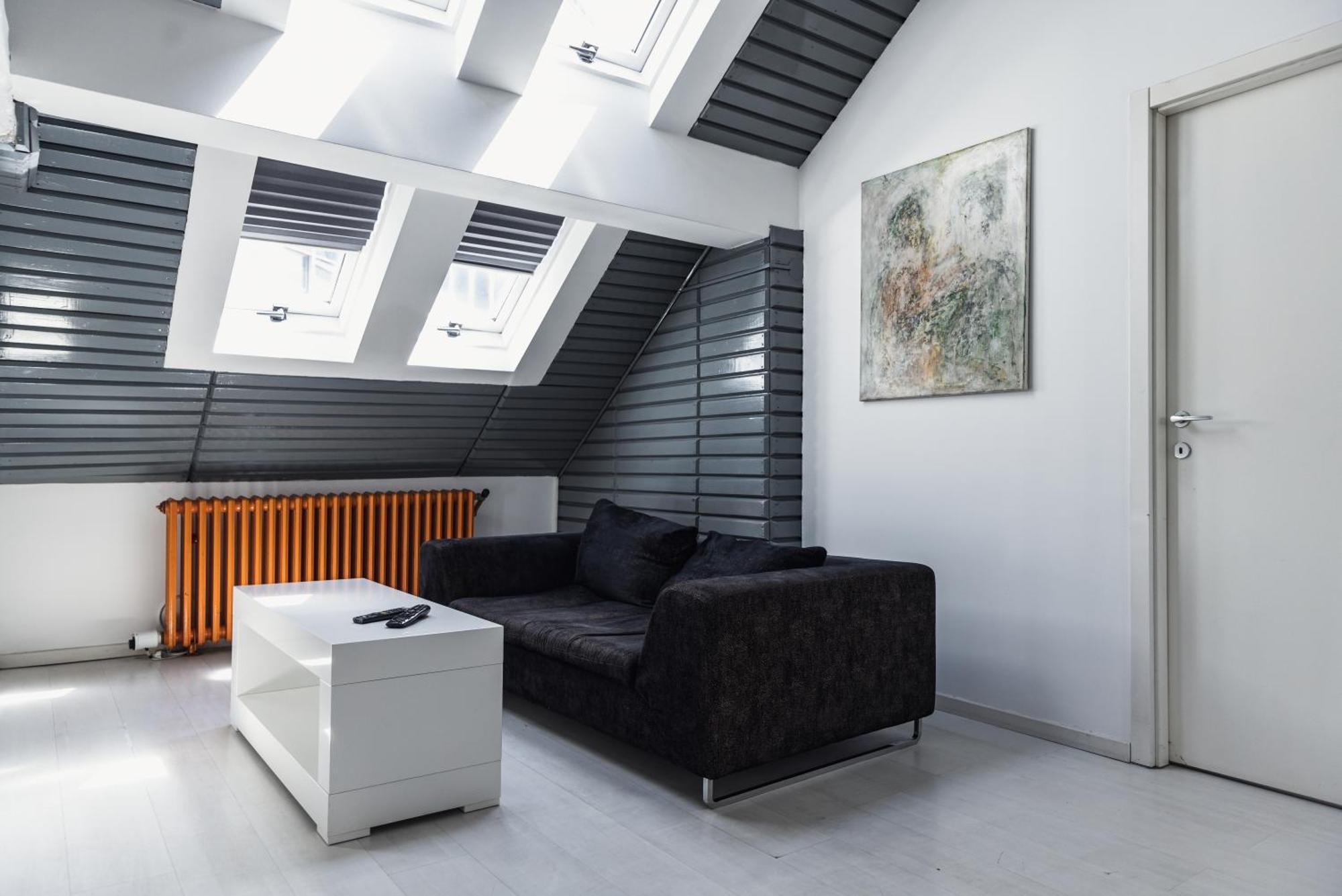 Sat Modern 2-bedroom Loft In Center Lägenhet