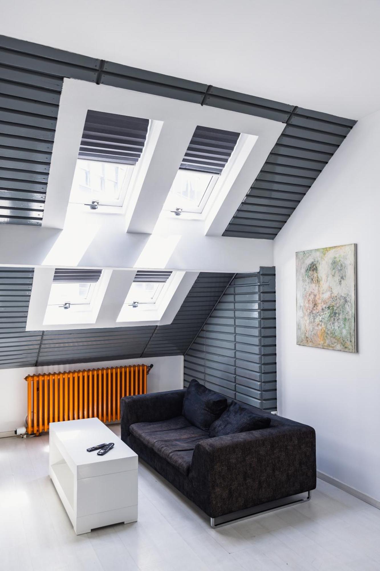 Sat Modern 2-bedroom Loft In Center
